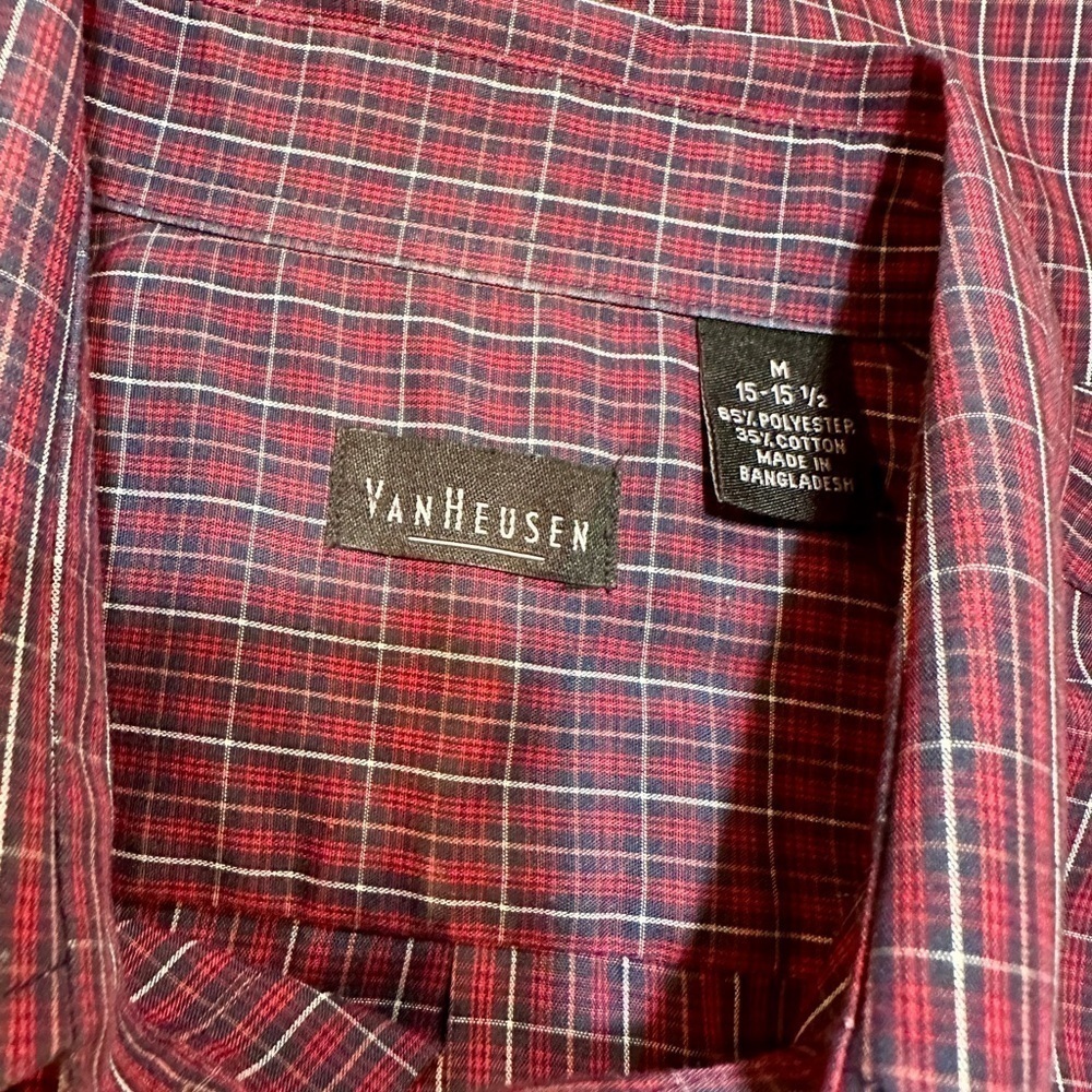 VAN HEUSEN, MENS, LONG SLEEVE OXFORD SHIRT.  RED WITH NAVY PLAID, SIZE 15-15 1/2 - Picture 3 of 3